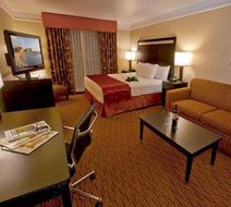 La Quinta Inn & Suites Quail Springs Room