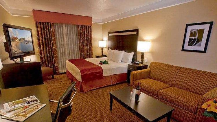 La Quinta Inn & Suites Quail Springs Room