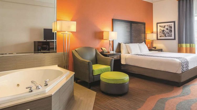 La Quinta Inn/Stes by Wyndham Prattville Suite