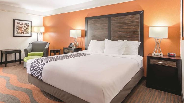 La Quinta Inn/Stes by Wyndham Prattville Room