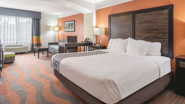 La Quinta Inn/Stes by Wyndham Prattville Room