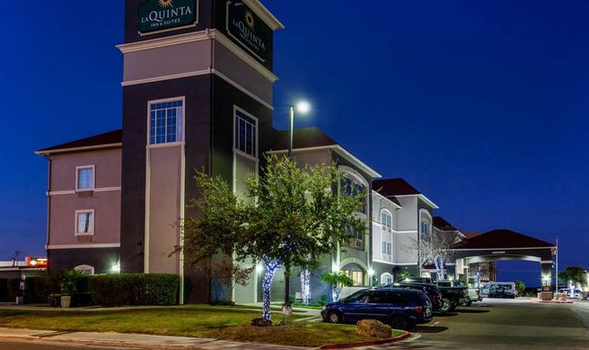 La Quinta Inn & Suites Laredo Airport Exterior