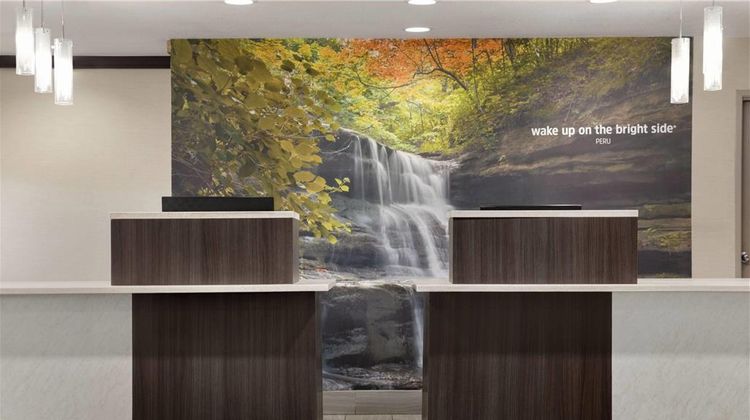 La Quinta Inn Peru Lobby