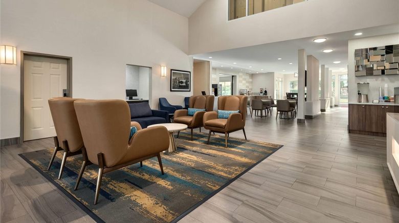 <b>La Quinta Inn Vancouver Airport Lobby</b>. Images powered by <a href="https://iceportal.shijigroup.com/" title="IcePortal" target="_blank">IcePortal</a>.