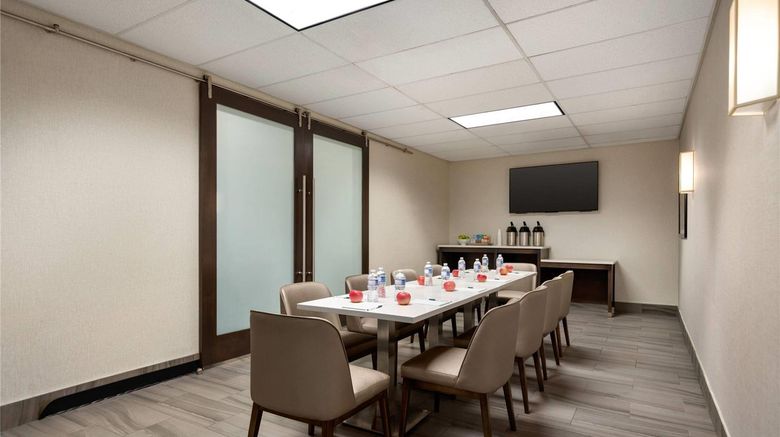 <b>La Quinta Inn Vancouver Airport Meeting</b>. Images powered by <a href="https://iceportal.shijigroup.com/" title="IcePortal" target="_blank">IcePortal</a>.