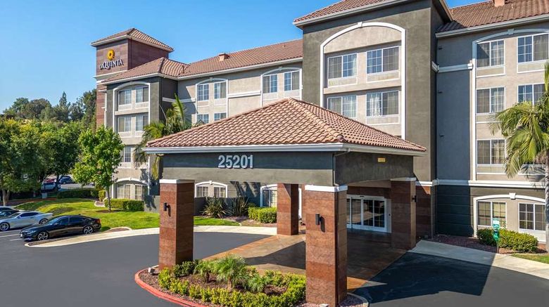 <b>La Quinta Inn & Suites Stevenson Ranch Exterior</b>. Images powered by <a href="https://iceportal.shijigroup.com/" title="IcePortal" target="_blank">IcePortal</a>.