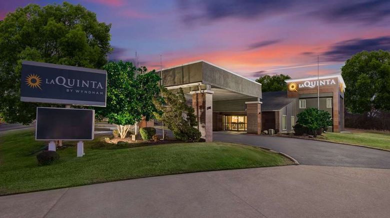 La Quinta Inn El Dorado Exterior. Images powered by <a href="https://iceportal.shijigroup.com" target="_blank" rel="noopener">Ice Portal</a>.