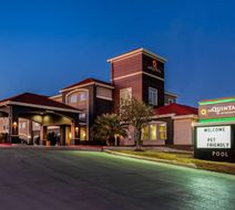 La Quinta Inn & Suites Kerrville Exterior
