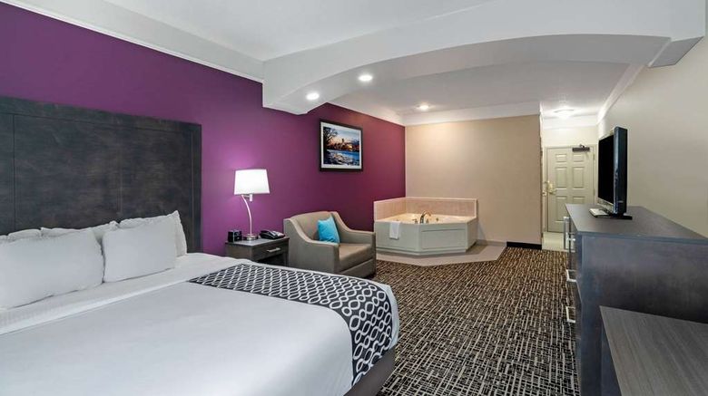 <b>La Quinta Inn & Suites Albany Suite</b>. Images powered by <a href="https://iceportal.shijigroup.com/" title="IcePortal" target="_blank">IcePortal</a>.