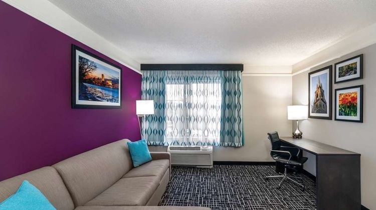 La Quinta Inn & Suites Albany Suite