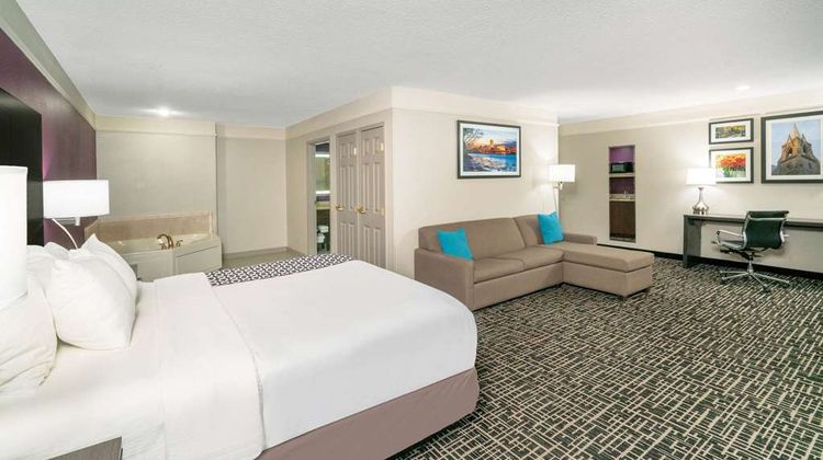 La Quinta Inn & Suites Albany Suite