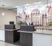 La Quinta Inn & Suites Albany Lobby