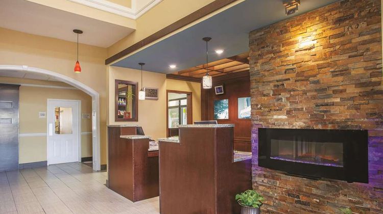 La Quinta Inn & Suites Elizabethtown Lobby