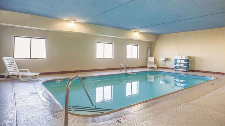 La Quinta Inn & Suites Elizabethtown Pool