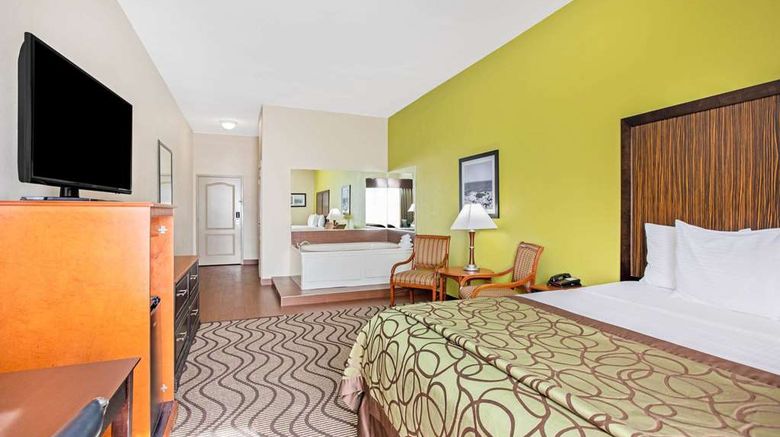 <b>La Quinta Inn & Suites Airport Suite</b>. Images powered by <a href="https://iceportal.shijigroup.com/" title="IcePortal" target="_blank">IcePortal</a>.