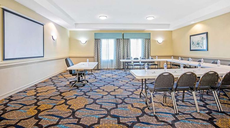 <b>La Quinta Inn & Suites Airport Meeting</b>. Images powered by <a href="https://iceportal.shijigroup.com/" title="IcePortal" target="_blank">IcePortal</a>.
