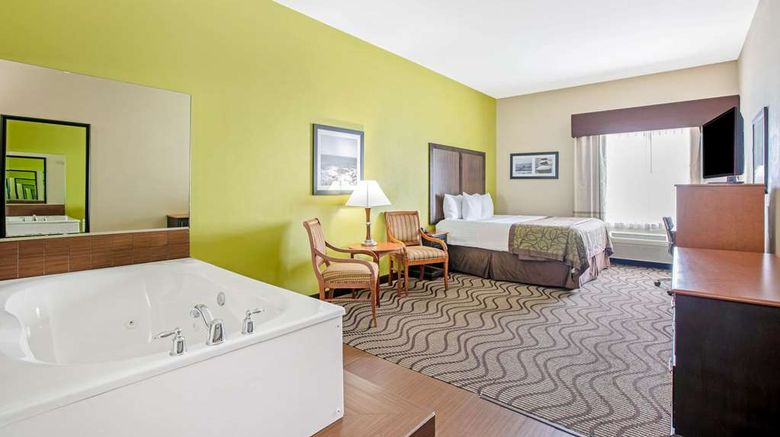 <b>La Quinta Inn & Suites Airport Suite</b>. Images powered by <a href="https://iceportal.shijigroup.com/" title="IcePortal" target="_blank">IcePortal</a>.