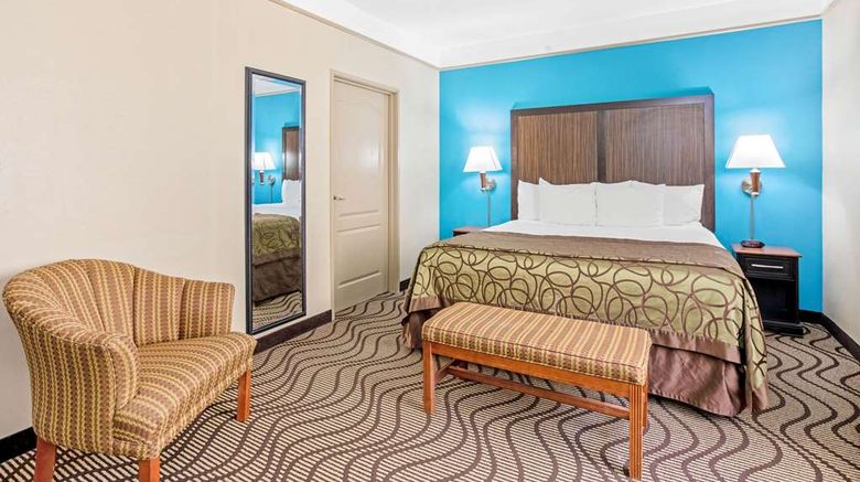 <b>La Quinta Inn & Suites Airport Suite</b>. Images powered by <a href="https://iceportal.shijigroup.com/" title="IcePortal" target="_blank">IcePortal</a>.