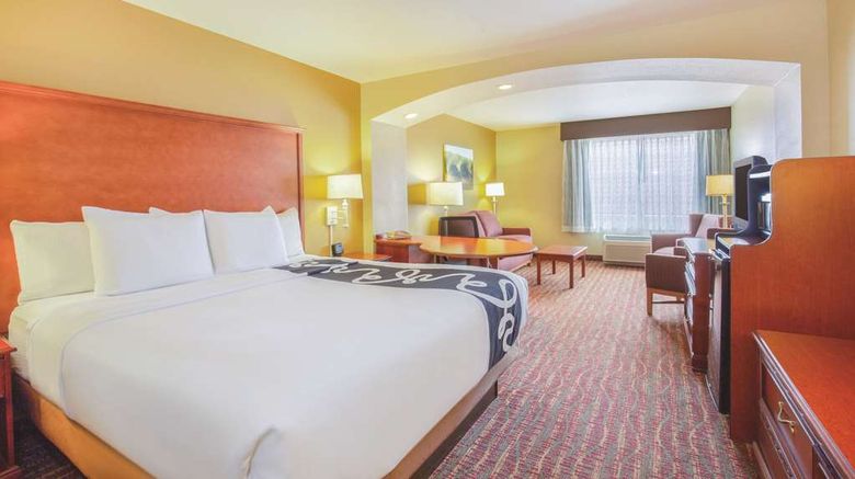 <b>La Quinta Inn & Suites Bentonville Room</b>. Images powered by <a href="https://iceportal.shijigroup.com/" title="IcePortal" target="_blank">IcePortal</a>.