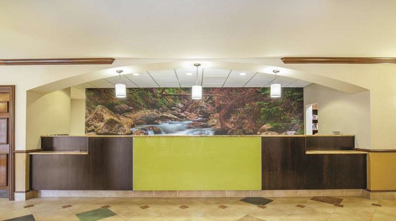 <b>La Quinta Inn & Suites Bentonville Lobby</b>. Images powered by <a href="https://iceportal.shijigroup.com/" title="IcePortal" target="_blank">IcePortal</a>.
