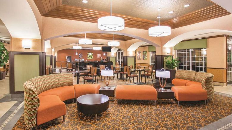<b>La Quinta Inn & Suites Bentonville Lobby</b>. Images powered by <a href="https://iceportal.shijigroup.com/" title="IcePortal" target="_blank">IcePortal</a>.