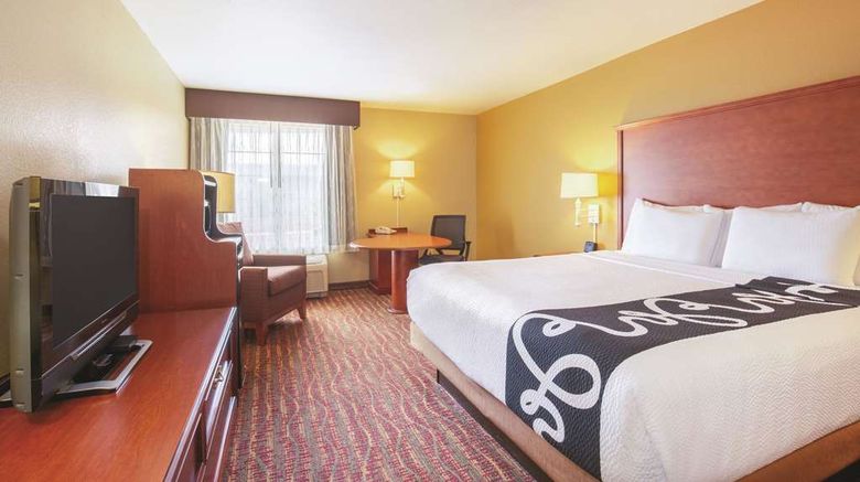<b>La Quinta Inn & Suites Bentonville Room</b>. Images powered by <a href="https://iceportal.shijigroup.com/" title="IcePortal" target="_blank">IcePortal</a>.