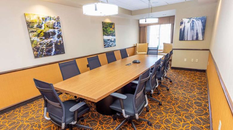 <b>La Quinta Inn & Suites Bentonville Meeting</b>. Images powered by <a href="https://iceportal.shijigroup.com/" title="IcePortal" target="_blank">IcePortal</a>.