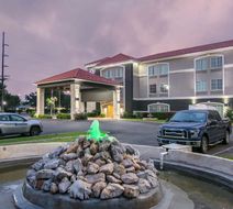 La Quinta Inn & Suites Fredericksburg Exterior
