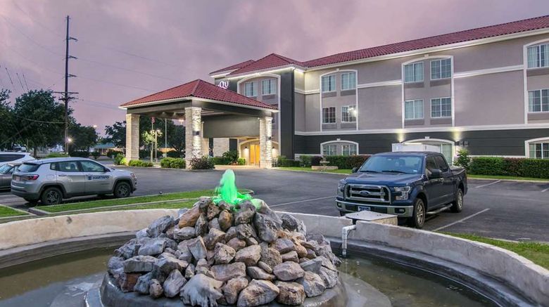 <b>La Quinta Inn & Suites Fredericksburg Exterior</b>. Images powered by <a href="https://iceportal.shijigroup.com/" title="IcePortal" target="_blank">IcePortal</a>.