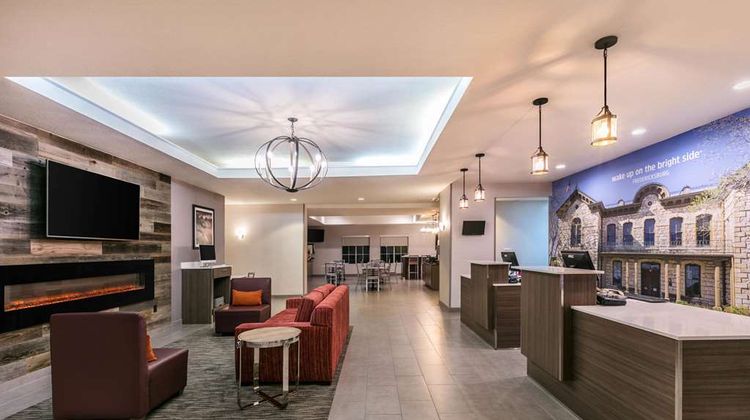 La Quinta Inn & Suites Fredericksburg Lobby