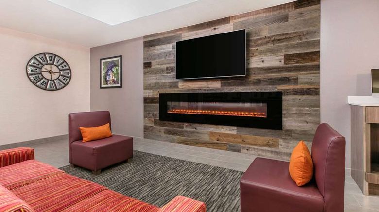 <b>La Quinta Inn & Suites Fredericksburg Lobby</b>. Images powered by <a href="https://iceportal.shijigroup.com/" title="IcePortal" target="_blank">IcePortal</a>.