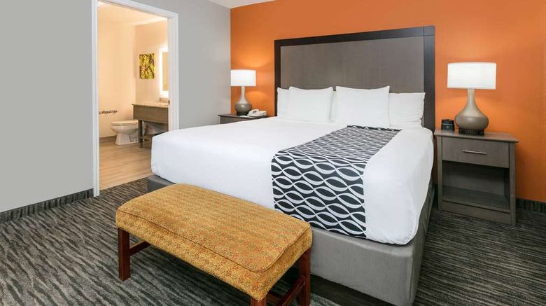 <b>La Quinta Inn & Suites Fredericksburg Suite</b>. Images powered by <a href="https://iceportal.shijigroup.com/" title="IcePortal" target="_blank">IcePortal</a>.
