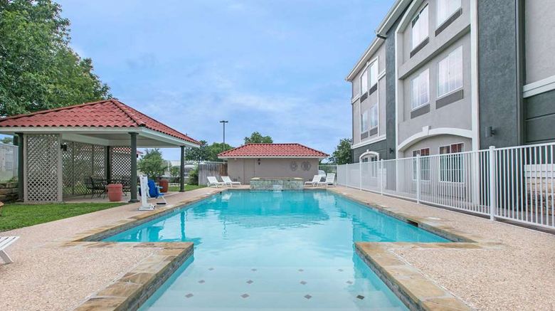 <b>La Quinta Inn & Suites Fredericksburg Pool</b>. Images powered by <a href="https://iceportal.shijigroup.com/" title="IcePortal" target="_blank">IcePortal</a>.