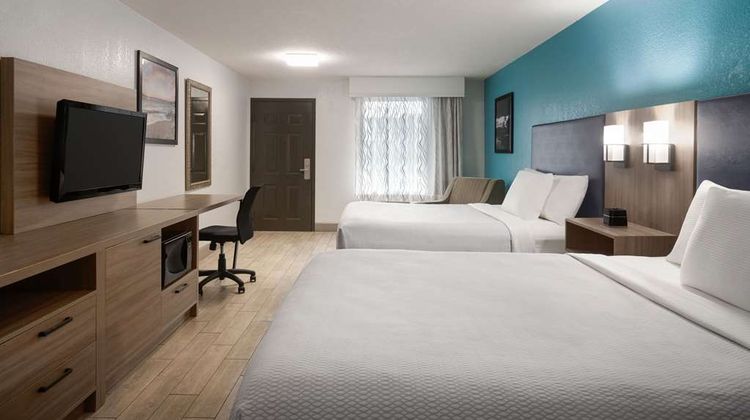La Quinta Inn & Suites Daytona Beach Room