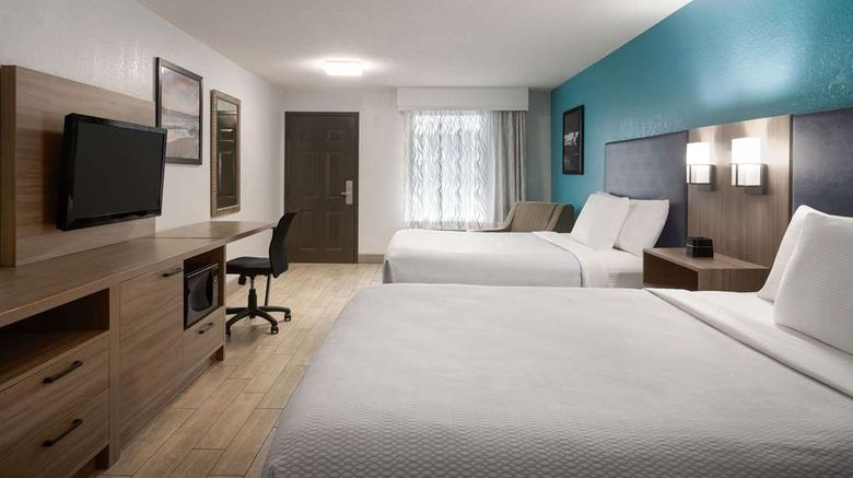 <b>La Quinta Inn & Suites Daytona Beach Room</b>. Images powered by <a href="https://iceportal.shijigroup.com/" title="IcePortal" target="_blank">IcePortal</a>.
