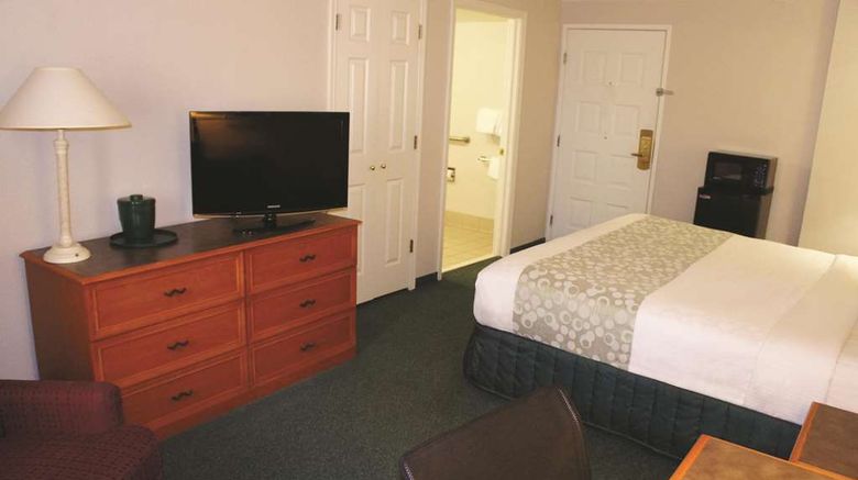 <b>La Quinta Inn Kansas City Lenexa Room</b>. Images powered by <a href="https://iceportal.shijigroup.com/" title="IcePortal" target="_blank">IcePortal</a>.