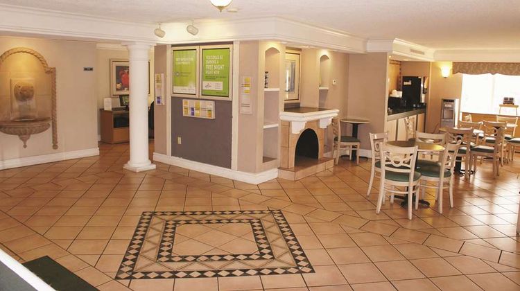 La Quinta Inn Kansas City Lenexa Lobby