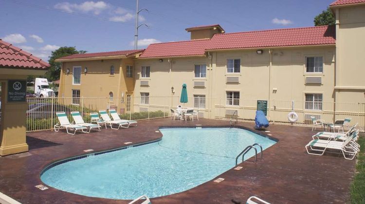 La Quinta Inn Kansas City Lenexa Pool
