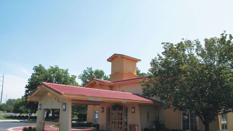 La Quinta Inn Kansas City Lenexa Exterior