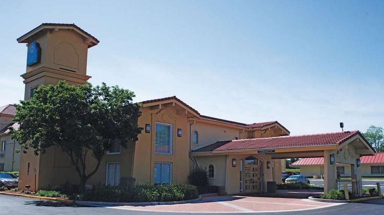 La Quinta Inn Kansas City Lenexa Exterior