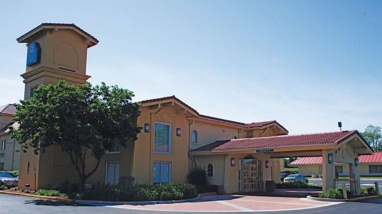 <b>La Quinta Inn Kansas City Lenexa Exterior</b>. Images powered by <a href="https://iceportal.shijigroup.com/" title="IcePortal" target="_blank">IcePortal</a>.
