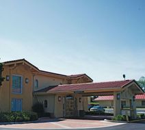La Quinta Inn Kansas City Lenexa Exterior