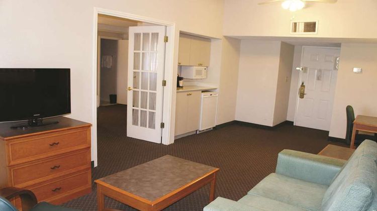 La Quinta Inn Kansas City Lenexa Suite