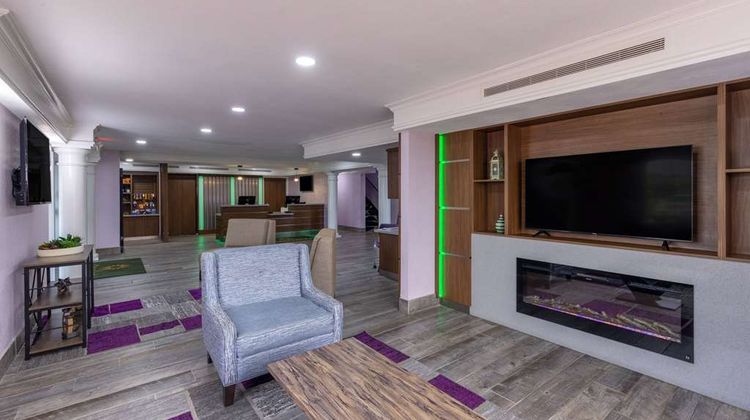 La Quinta Inn Kansas City Lenexa Lobby