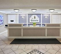 La Quinta Inn Omaha West Lobby