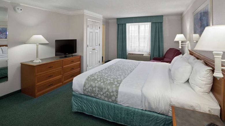 <b>La Quinta Inn Omaha West Room</b>. Images powered by <a href="https://iceportal.shijigroup.com/" title="IcePortal" target="_blank">IcePortal</a>.