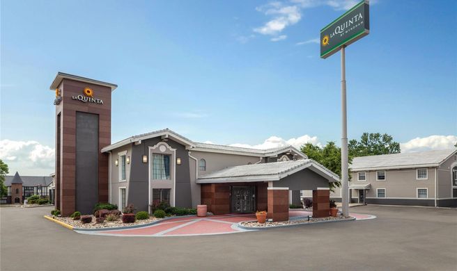 La Quinta Inn Omaha West Exterior