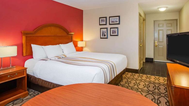 <b>La Quinta Inn & Suites North Platte Room</b>. Images powered by <a href="https://iceportal.shijigroup.com/" title="IcePortal" target="_blank">IcePortal</a>.
