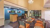 <b>La Quinta Inn & Suites Pasadena Lobby</b>. Images powered by <a href="https://iceportal.shijigroup.com/" title="IcePortal" target="_blank">IcePortal</a>.
