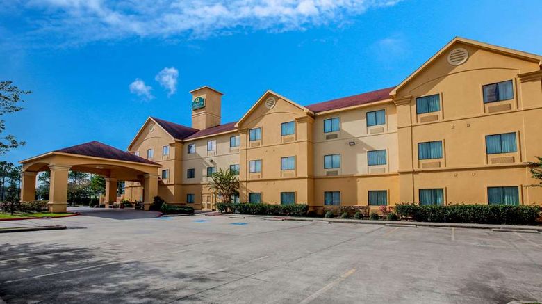 <b>La Quinta Inn & Suites Pasadena Exterior</b>. Images powered by <a href="https://iceportal.shijigroup.com/" title="IcePortal" target="_blank">IcePortal</a>.